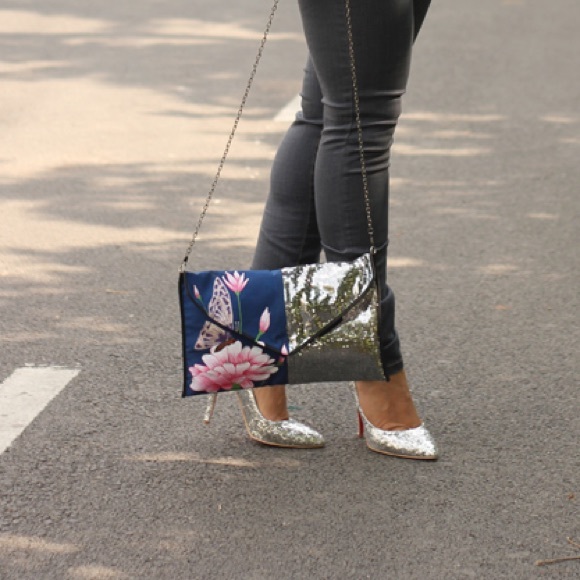 Lotus Clutch - Picture 2 of 3